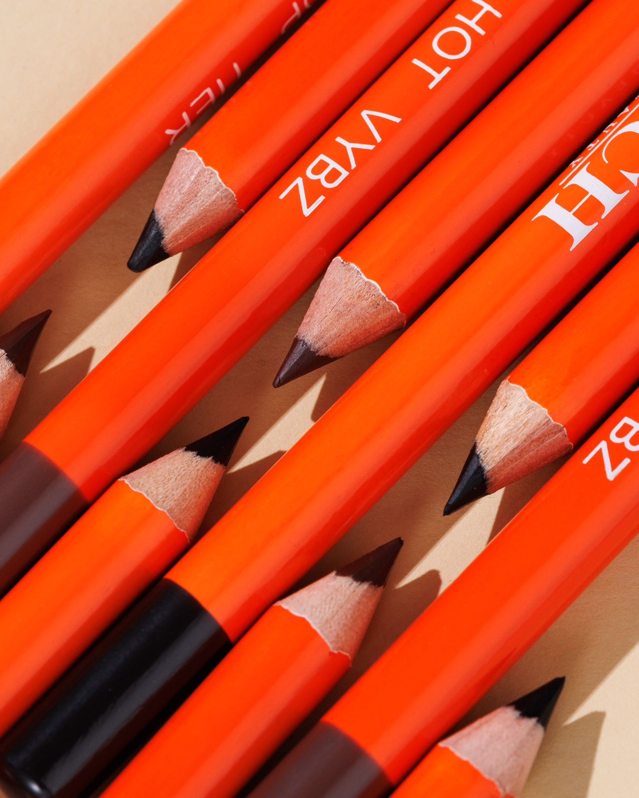 TOP TIER ( Jet Black lip liner )