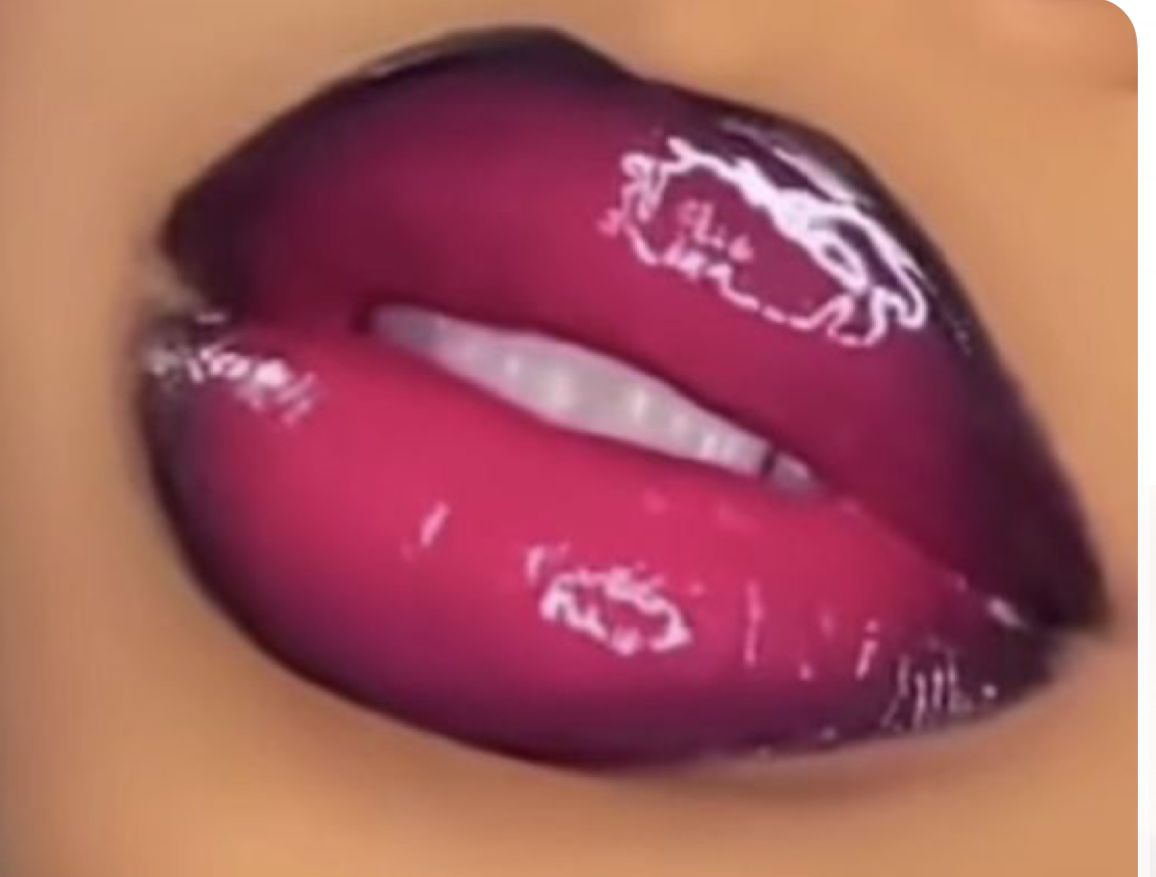 TOP TIER ( Jet Black lip liner )