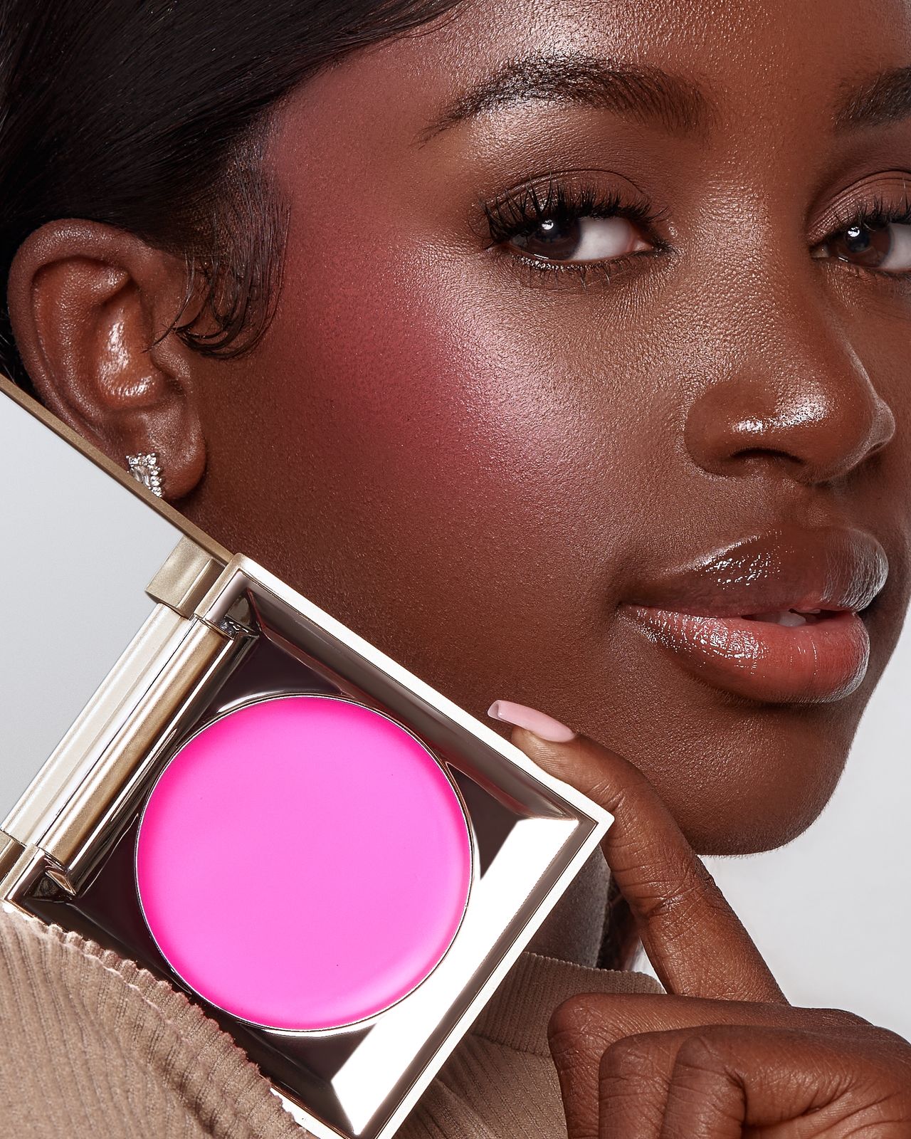WEALTHY WOMAN cream silky Blush